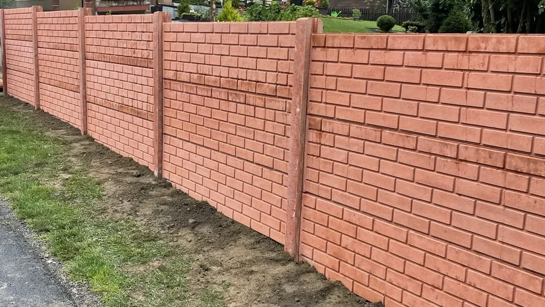 Betonový plot cihla